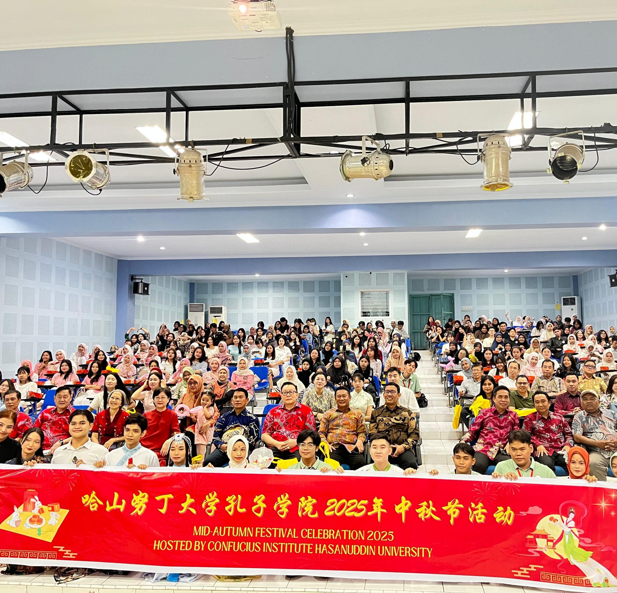Rayakan Kebersamaan di Bawah Purnama, Moon Cake Festival di FIB Unhas