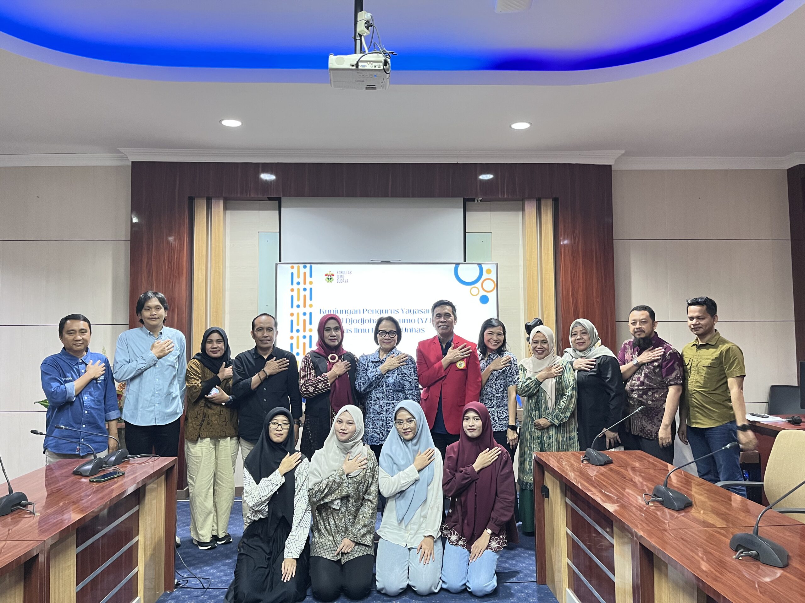 FIB Unhas dan Yayasan Arsari Djojohadikusumo Bahas Masa Depan Penerima Beasiswa dan Pelestarian Budaya